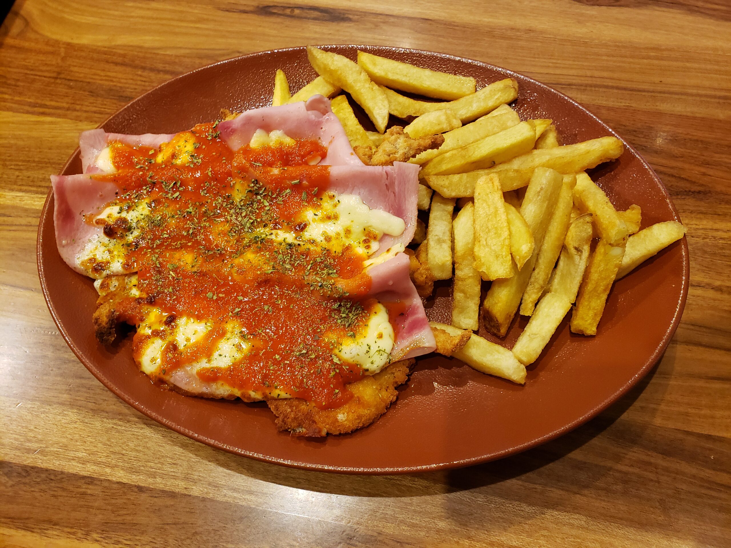 Suprema de Pollo a la Napolitana con guarnición