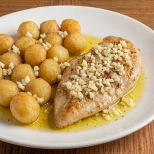 Pollo al Ajillo con guarnición