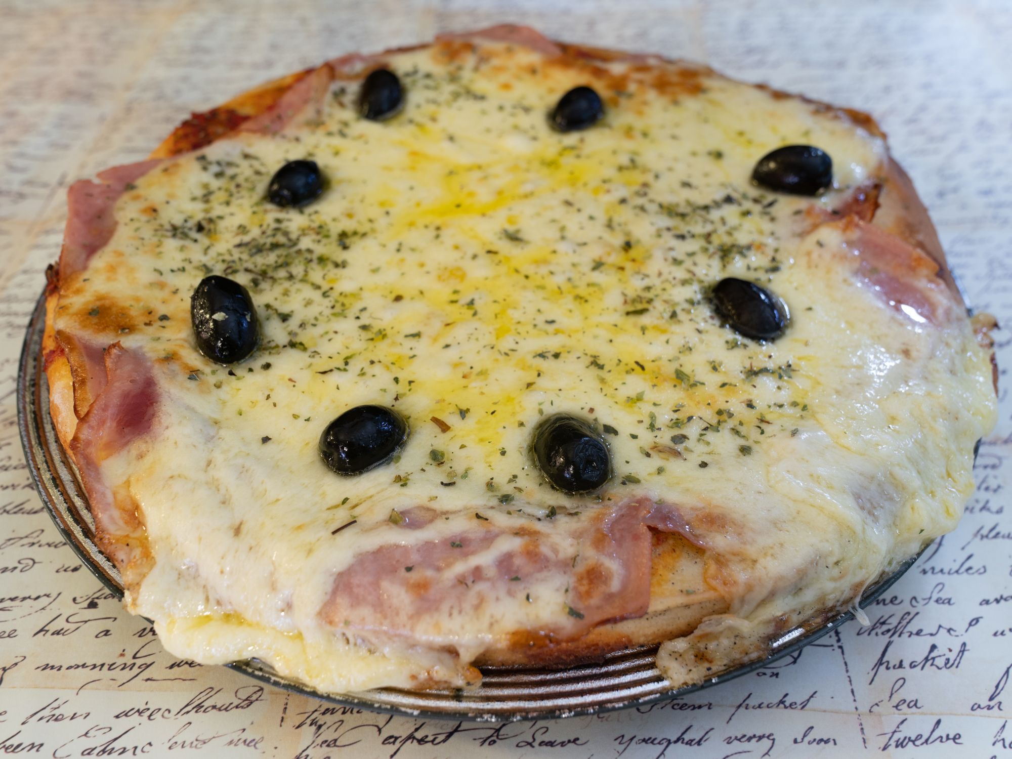 Pizza Gde. Fugazzeta con jamón