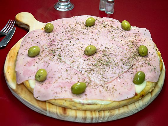 Pizza Gde. Muzzarella con jamón