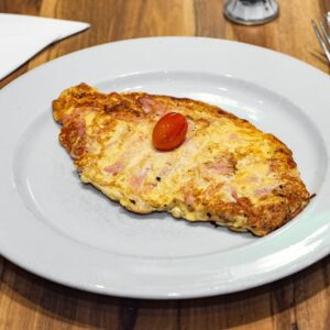 Omelette de jamón y muzzarella