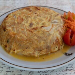 Tortilla de papa con cebolla