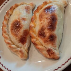 Empanada de Verdura y salsa blanca
