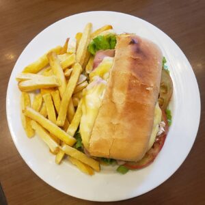 Sandwich Pollo Completo con fritas