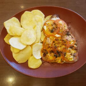 Matambre de Cerdo a la Pizzaiola con papas españolas