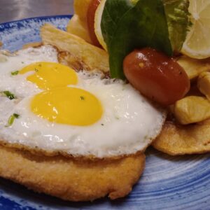 MILANESA A CABALLO con guarnición